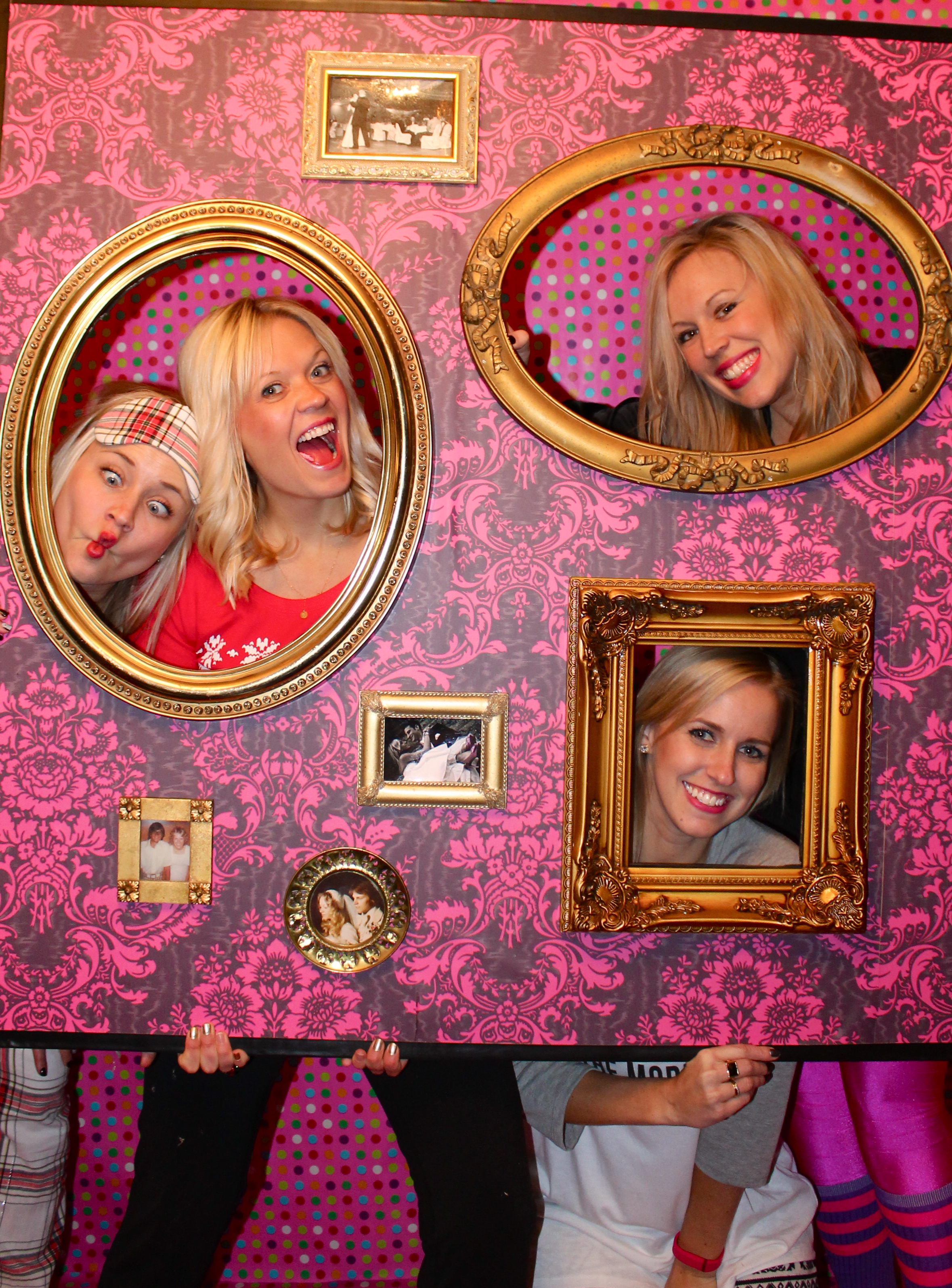 Pink and gold framed DIY photo prop | DIY Photo Booth Frame Wall | construction2style