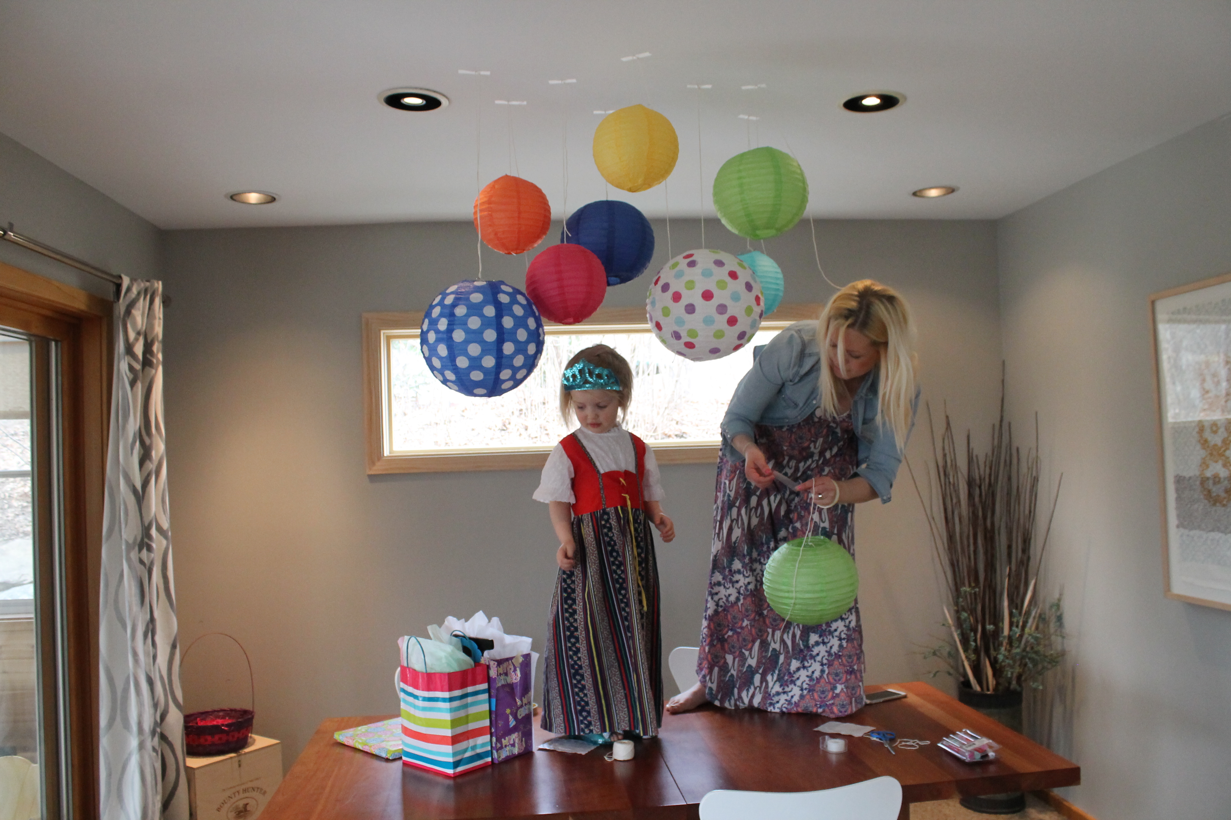Decorating with paper lanterns | construction2style