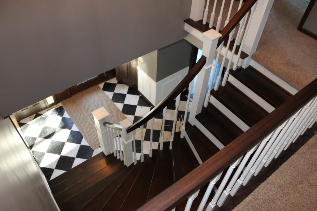 Staircase Design | DIY Wite Railing and Wood Treads | construction2style