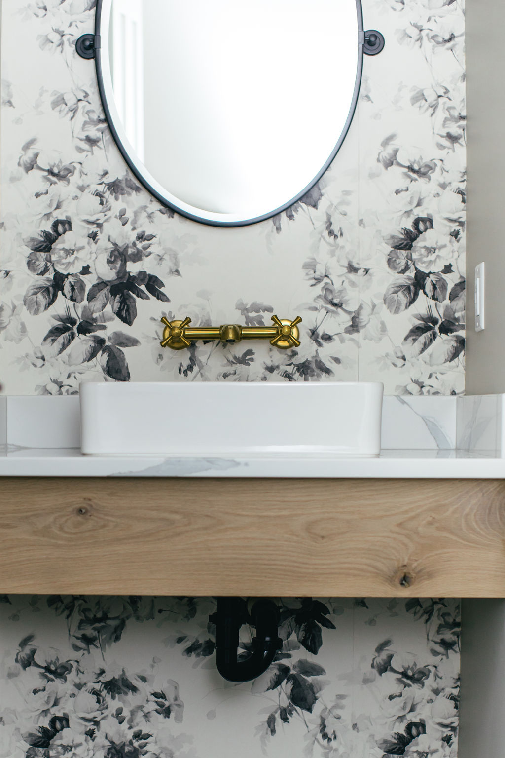 black and white floral wallpaper | construction2style | the best anthropologie wallpaper