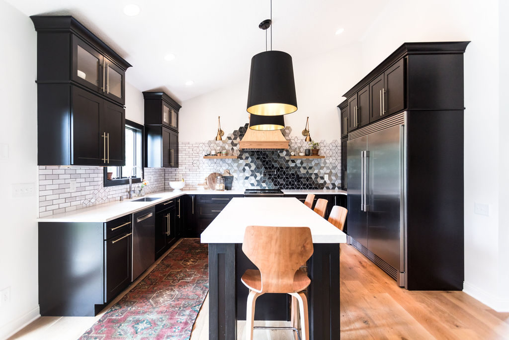 Your Guide to Black & Gold Lighting Fixtures | construction2style