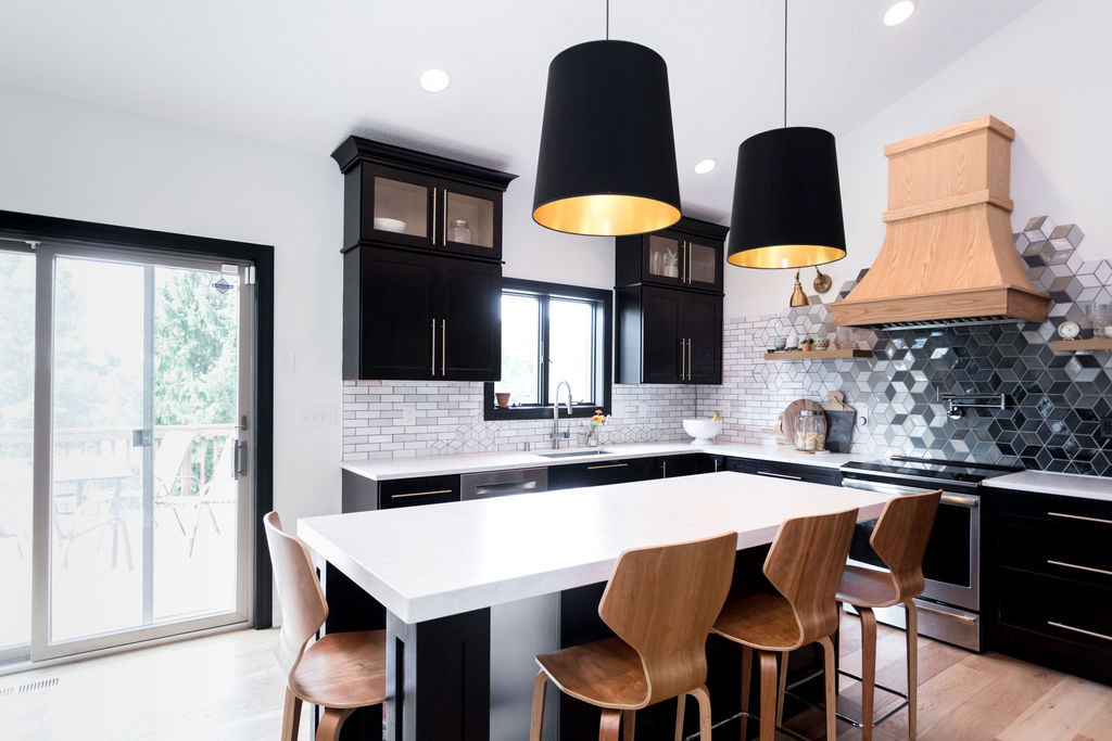 Your Guide to Black & Gold Lighting Fixtures | construction2style