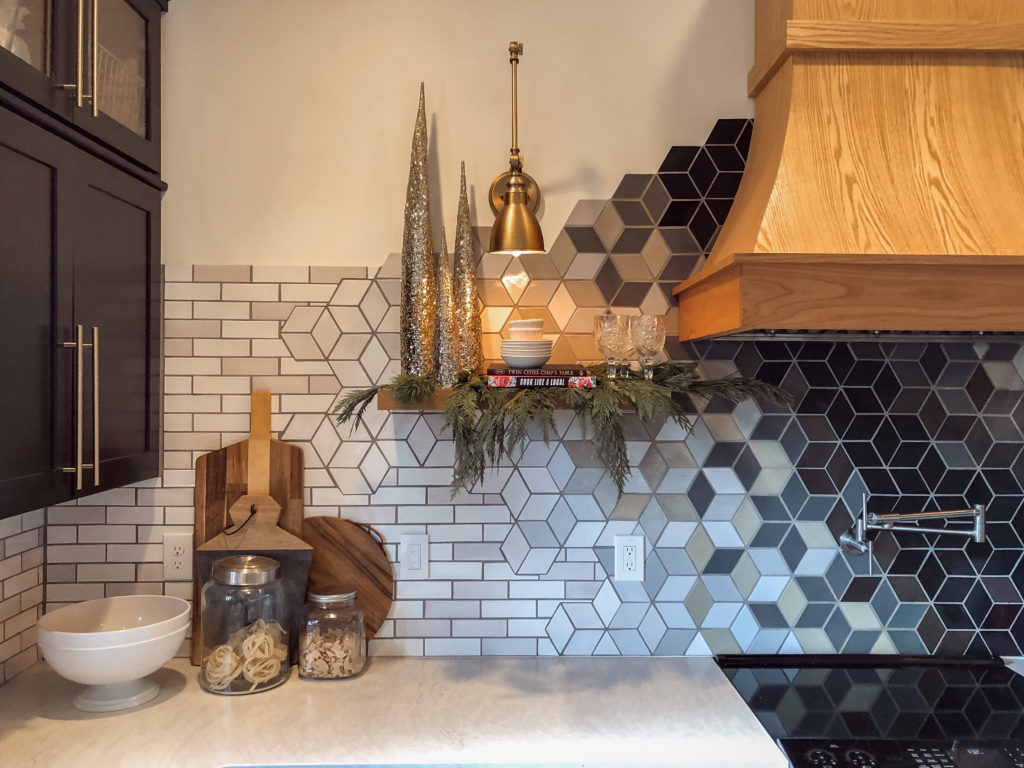 4 Quick Tips to Styling your Floating Shelves for the Holidays | construction2style