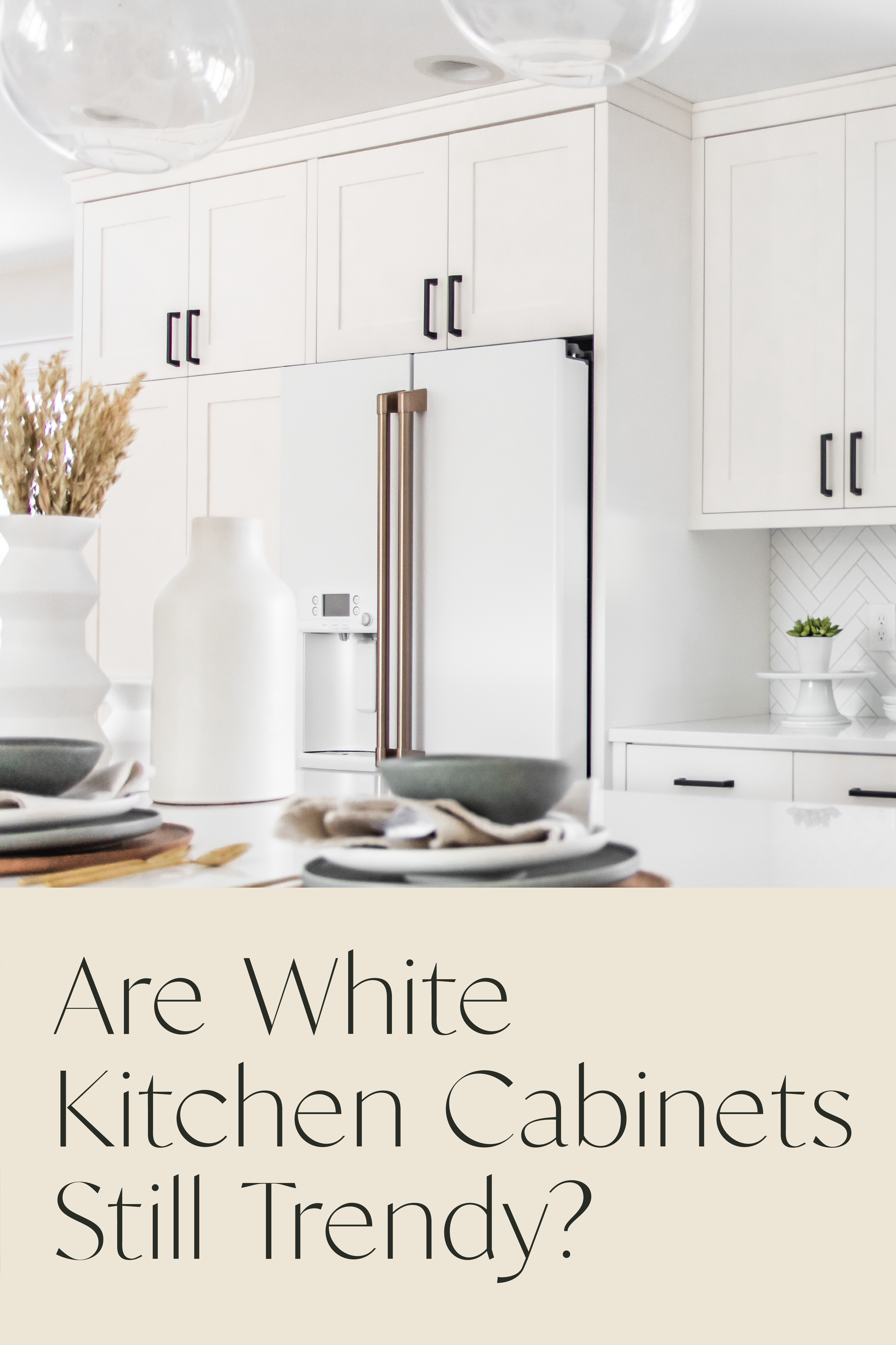 Always Trendy Pristine White Kitchen Cabinets 2