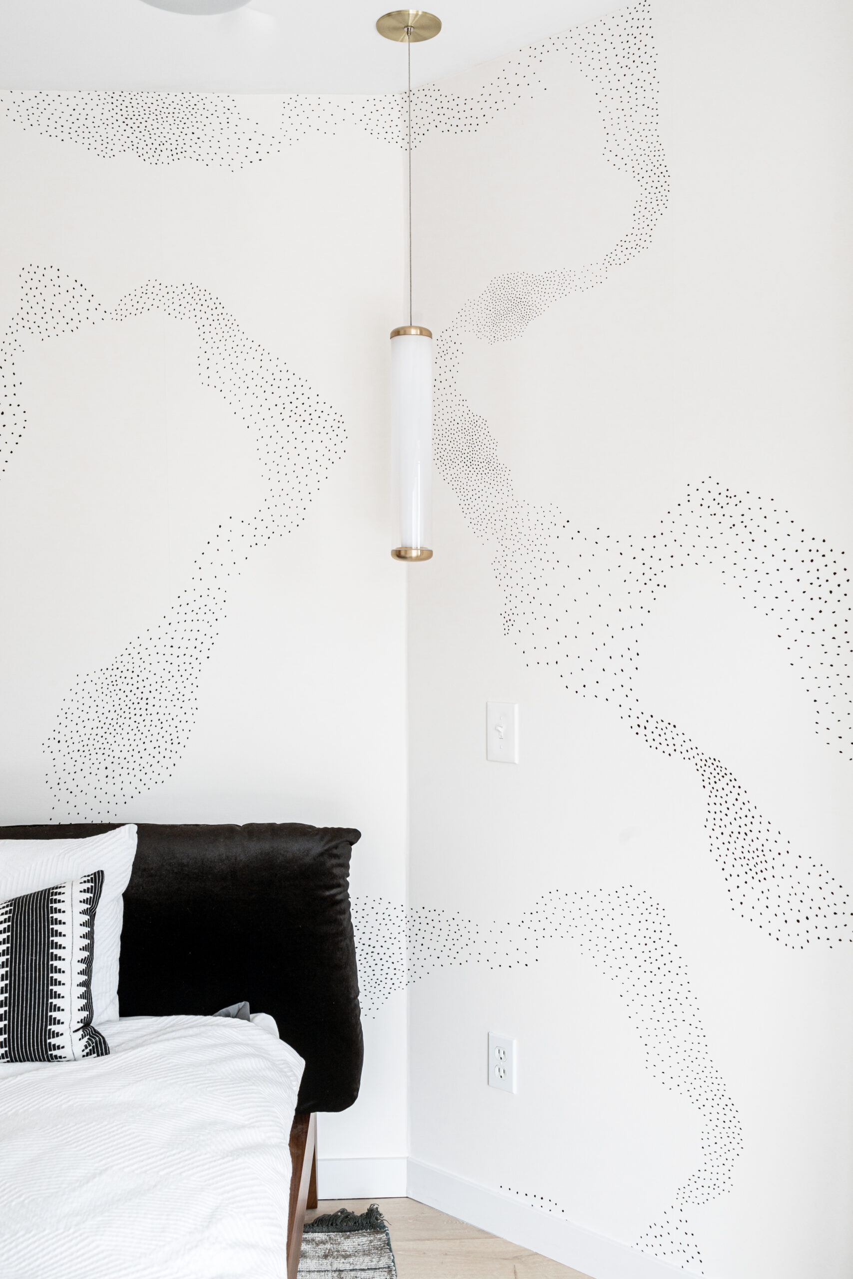 elegant wallpaper in the bedroom