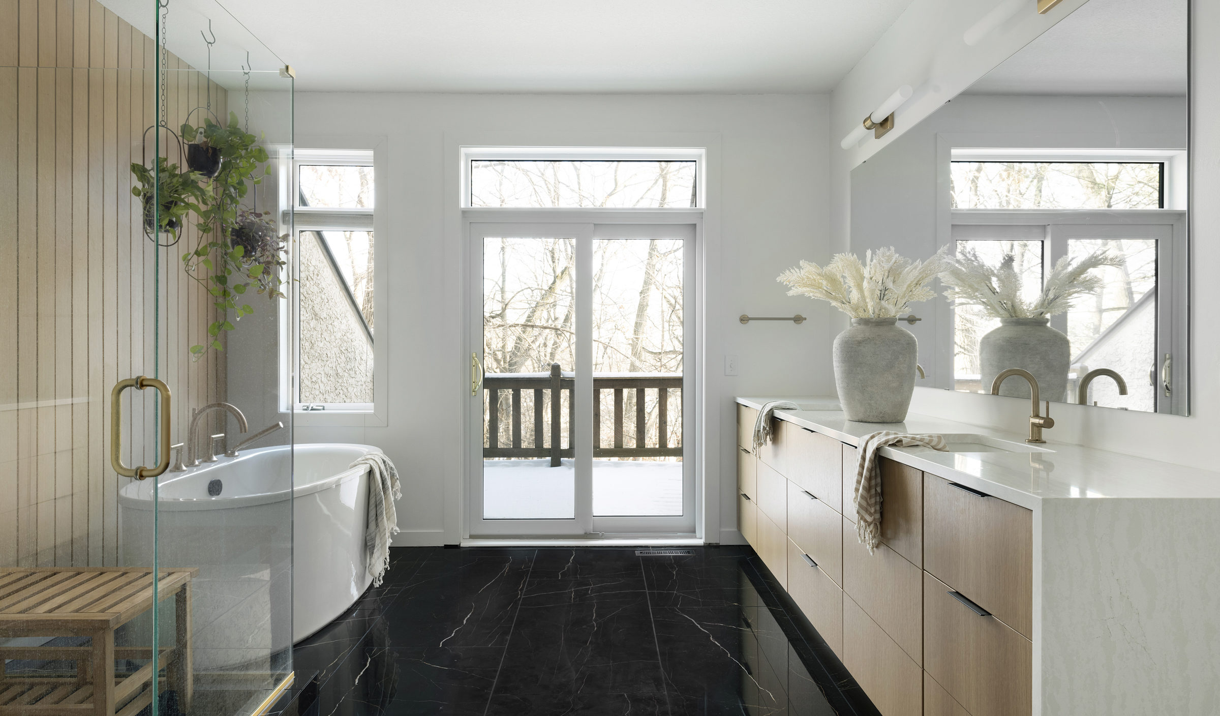 White and black bathroom design | construction2style