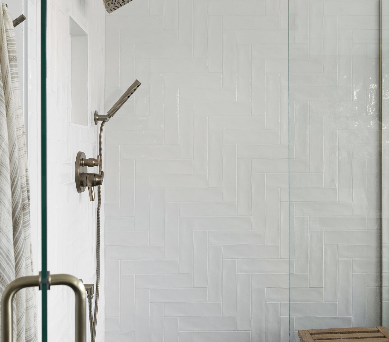 White shower tile ideas | construction2style