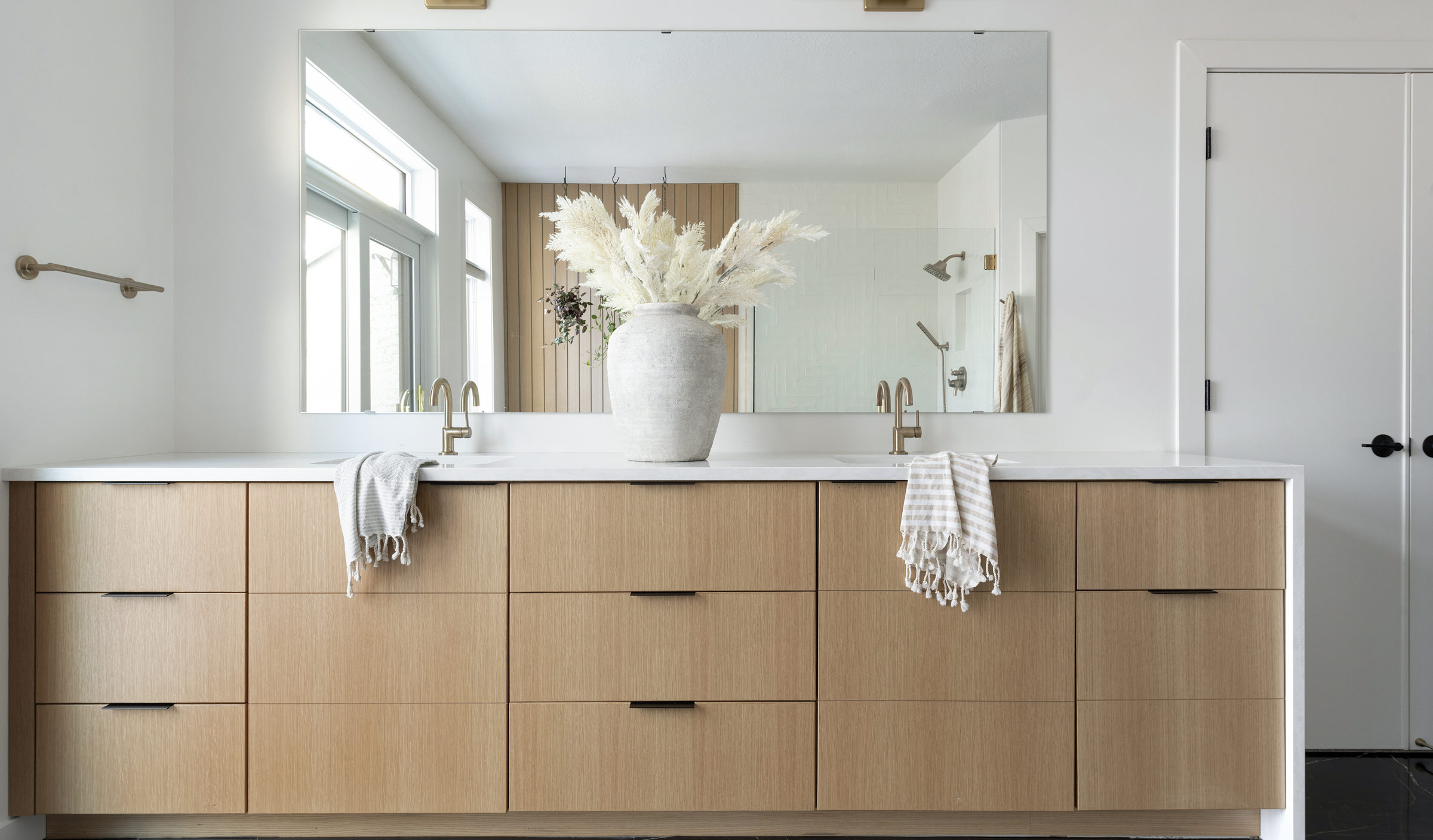 Wooden bathroom vanity ideas | construction2style