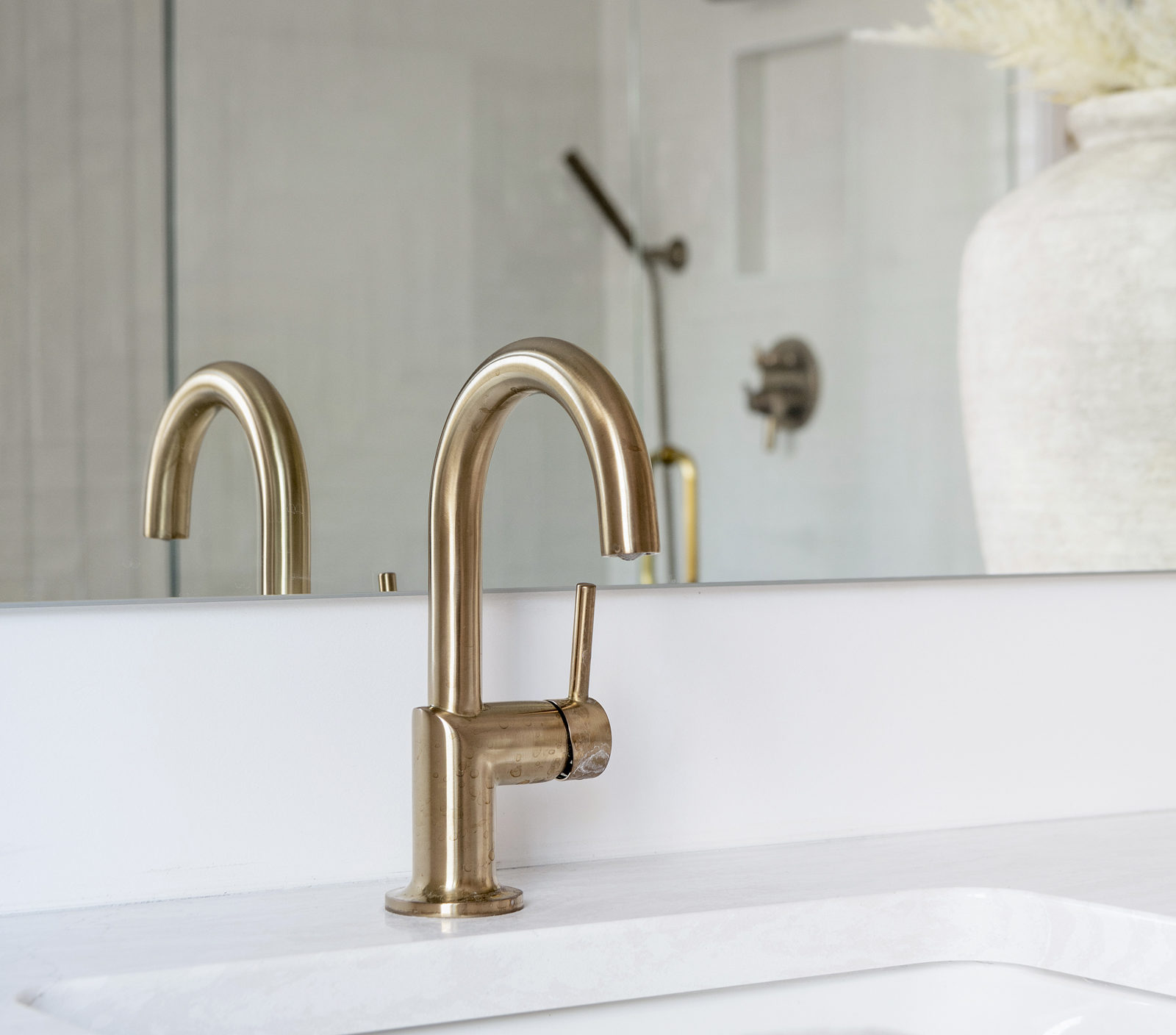 Gold bathroom faucet | construction2style