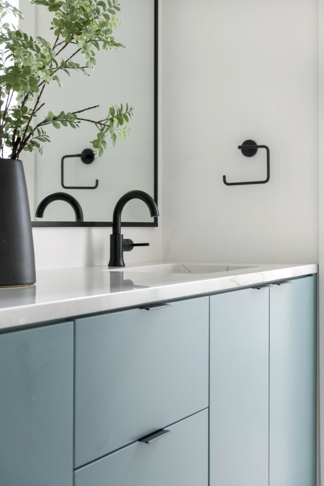 Blue bathroom vanity inspiration | construction2style