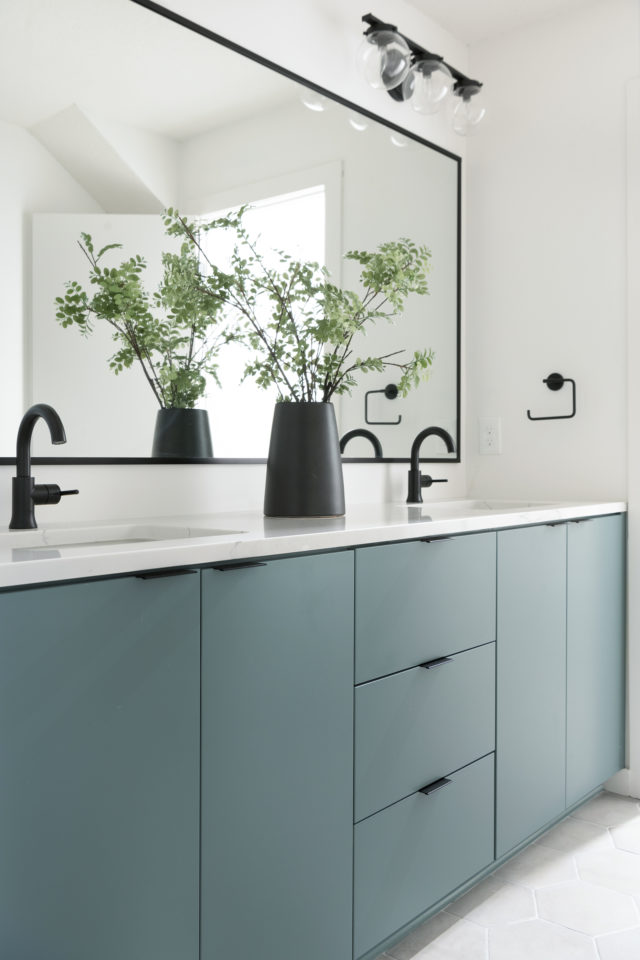 Blue bathroom vanity | construction2style