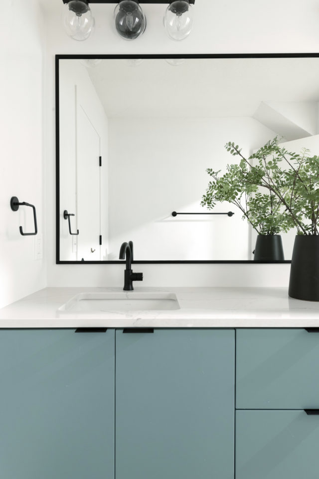 Blue bathroom vanity inspiration | construction2style