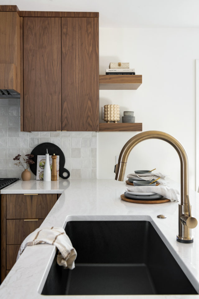 Gold kitchen faucet | construction2style