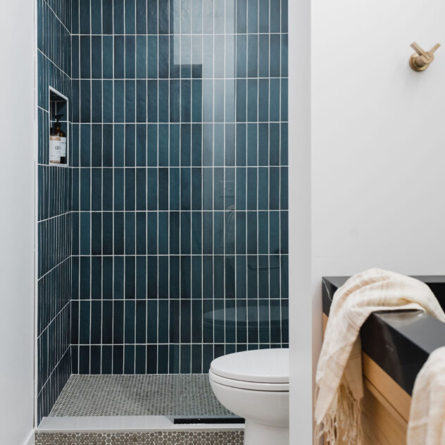 Great Ways to Include Vertical Subway Tile in Your Remodel 46