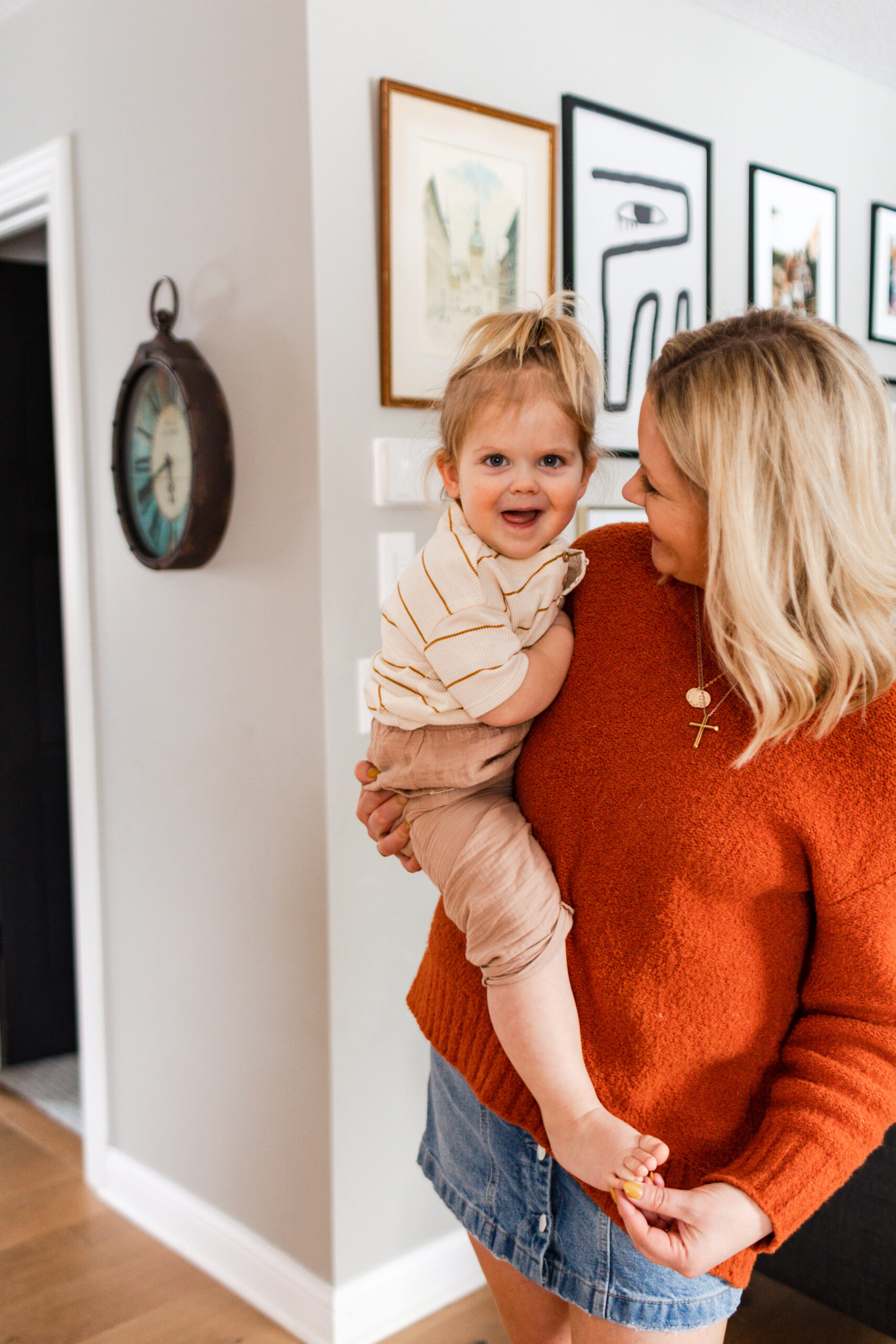 Scandinavian Gallery Wall in the Living Room 